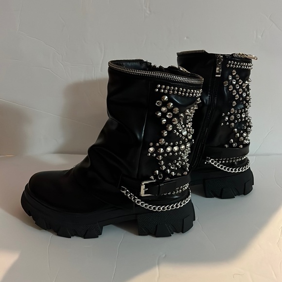 Azalea Wang black boots w/silver chains, faux rhinestones and studs, size 9 / 40 - Picture 2 of 16